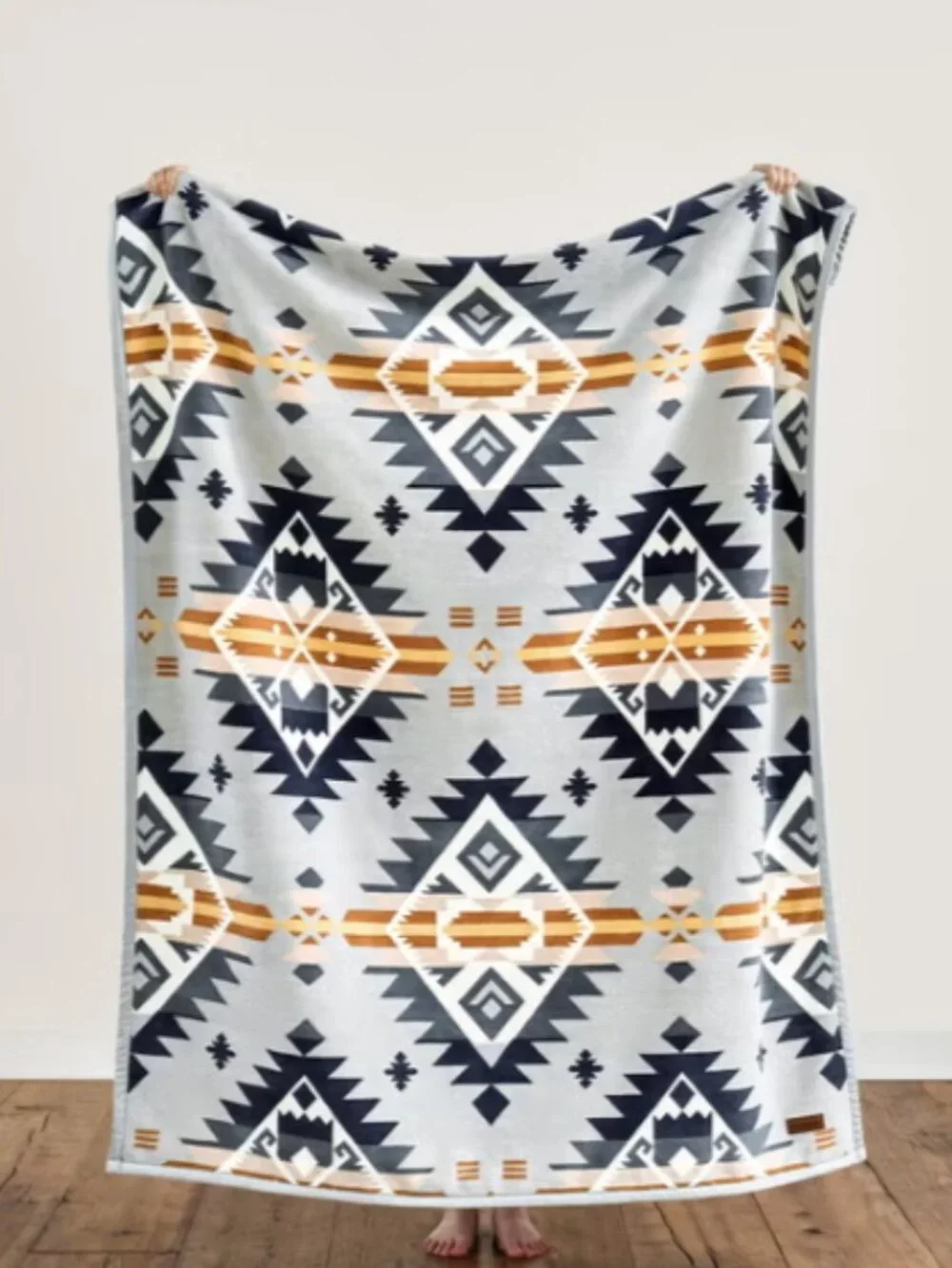 NEW Pendleton Reversible Plush Throw 50x70 Sierra Sunset